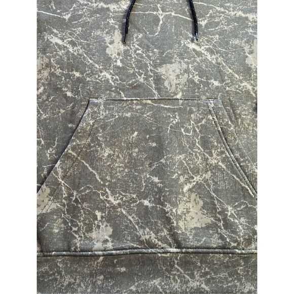 Spalding Men’s MEDIUM Marble Gray Print Fleece Pullover Hoodie - Picture 3 of 8